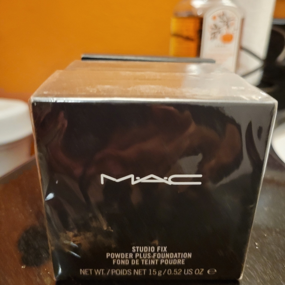 MAC foundation powder